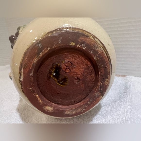 Vintage Majolica pottery grapevine, two handle ceramic jug - Picture 5 of 8